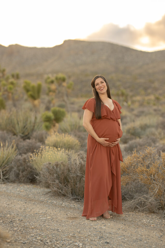 maternity session photos near Lee Canyon, outside of Las Vegas, with portrait photographer Alexis Dean